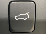 【パワーバックドア】スマートキーや運転席のボタンを押すだけでリアゲートが自動で開閉します!荷物を持っている時や、高い位置にあるバックドアを閉める際に便利な機能です♪