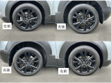 精悍なブラックメタリックのホイールは4本とも損傷なくきれいな状態です。タイヤサイズは215/55R18です。残り溝は充分ございます。