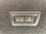 【パワーゲート】電動パワーゲートです。開閉がボタン1つで開け閉め行えます。また、状況に応じてのトランクハッチ開閉量を簡単に設定可能です。スマートオープナーも便利な機能です。ぜひお試しください。