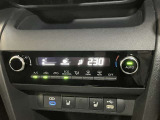 設定温度を維持してくれる便利なオートエアコンが装備されています♪