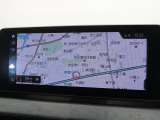 【純正ナビゲーション】BMWのナビゲーションは操作性も良く、詳細な地図情報と交通状況を見やすく表示し、快適なドライビングをサポートしながら目的地までナビゲートします。