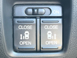 【両側スライドドア】駐車場で隣の車との間隔が狭く乗りにくい時、スライドドアなら安心!ドアオープン時も幅を取らず、開口部が広いので乗り降りがとっても簡単です。大きな荷物の出し入れも後席から可能♪