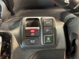 電子制御パーキングブレーキは信号待ちでも便利。いつもより運転がラクになるはずです。