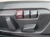 【メモリー機能付きパワーシート】運転手が代わってもボタン一つで設定ポジションに。常にご自身のドライブ設定が整います。