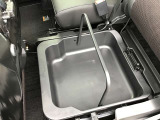 座面下には収納が隠れています!