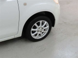装着タイヤサイズは、165/65R14です。アルミホイールを装着しております。