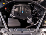 【BMWクリーンディーゼル】市場をリードするディーゼルエンジン。低回転ステージ専用ターボが走り出しから効果的に過給を行いスムーズな発進加速や低燃費を実現。ディーゼルの常識を超えたスポーティな走りを!