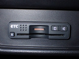 デザインスッキリのビルトイン『ETC』!高速道路の特典はもちろん、キャッシュレスなので料金所では徐行するだけで通過可能です!