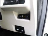ETC車載器付き☆ セットアップ作業もご依頼いただければご納車までに行います!納車当日から有料道路をご利用いただけます♪