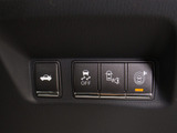 ★使いやすさや安全性を追求したステアリング周り!高級車ゆえにスイッチ類が多いのも特徴ですね!考え尽くされた配置ですぐに使いこなす事が出来ますのでご安心下さい!是非、体感してみて下さい!!