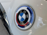 安心のBMW認定中古車は100項目の箇所を徹底的にチェック致します。機械的な箇所や電気系、コンピューターなどをご納車前に点検し、交換基準に達した部品は全て新品に修理返品した後にご納車致します。