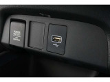 スマートフォンなどの音楽再生が可能なUSB接続ジャック装備車両です♪♪♪