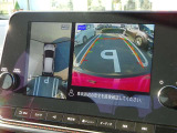 【アラウンドビューモニター&バックモニター】クルマを真上から見下ろしているかのような映像が表示され、周囲の状況がひと目で把握できるので、安心してスマートに駐車できます。駐車が苦手な方にオススメです!