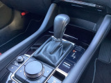 アクセルペダルを踏み込む量や速さに応じて変速パターンをし、人馬一体の運転感覚を発揮してくれる6速オートマ!