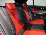 【エアバック】BMWのエアバックやその他の安全装備は、互いに補完しあう事で徹底した安全性を貫きます。万一の事故の際にそれぞれ最適な保護を提供してくれます!