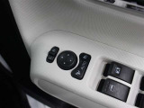 ドアの施錠・解錠に連動してドアミラーが自動で格納・復帰するオート格納機能を搭載しています。