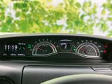 速度や各種表示を運転席から確認しやすいレイアウトです。必要な情報がまとまっており、走行中も視線の移動を抑えて確認しやすく、日々の運転をサポートしてくれます。