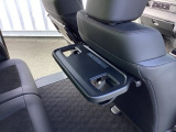 シートバックテーブル付です!!停車時の休憩中に重宝します!!