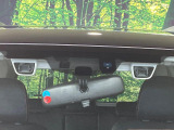 【アイサイト】前方の車両等を検知し、衝突しそうな時は警報で注意を促し、ブレーキを踏む力をサポート。ブレーキを踏めなかった場合は衝突被害軽減ブレーキが作動、衝突回避をサポートします。