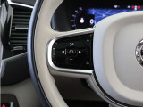 前方車を自動追従するアダプティブクルーズコントロールに加え、ステアリング操舵も行う進化型クルーズ『パイロットアシスト』を搭載。車体を車線内へと適正に維持しつつ先行車を忠実に追従します。