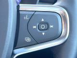 【ステアリングスイッチ】運転中、前方から目線をそらさずにオーディオ等の操作ができるよう、適切に配置されたスイッチ類。安心&快適なドライブを演出してくれる便利な機能です。