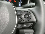 アダプティブクルーズコントロール機能付きです。走行中に先行車の様子を検知しながら、設定した車速の範囲内で先行車との距離のキープを支援します。詳細は販売店スタッフまでおたずねください。