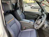 運転席も広々、ドライブも楽しめますね♪実際お座りいただくのが、分かりやすいと思います。お気軽にご来店ください!