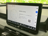 ナビゲーション画面には方位表示やメニューがまとまり、目的地の確認や各種案内の利用もスムーズ。画面上の表示が見やすく、日常のお出かけ先を調べる際にも便利です。