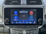 リーフ専用9インチ画面のNissanConnectナビは充電スポットの自動更新やHDMI接続端子を新設/USBポートを増設、さらにスマホアプリと連動、Apple CarPlayにも対応対応しています。