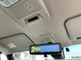スマートルームミラーで荷物満載でも確認出来ます。またSOSコールも装備されております。