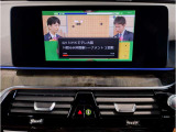 シフトレバー周辺に搭載されたiDrive(ナビのコントローラー)はドライバーの運転姿勢を崩さず、直感的に操作が可能で御座います
