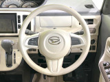 インテリアに合わせたデザインのステアリングは、運転される方のことも考え、運転しやすい形状、大きさです。是非一度、実際に触ってお確かめください。