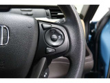 Hondaセンシングの機能のひとつ、アダプティブクルーズコントロール付!アクセルから足を離しても設定したスピードと前車との車間を保ち走行してくれます!車線維持もアシスト☆高速道路で疲労軽減ですね☆