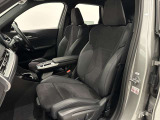 スポーツシートはサポートも良く長時間運転しても疲れません。