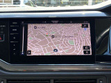 スマートフォン用アプリ[Apple CarPlay][Android Auto]対応の純正ナビ Discover Pro を装備、ラジオのほか、USB、Bluetoothハンズフリー通話にも対応。