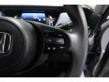 Hondaセンシングの機能のひとつ、アダプティブクルーズコントロール付!アクセルから足を離しても設定したスピードと前車との車間を保ち走行してくれます!車線維持もアシスト☆高速道路で疲労軽減ですね☆
