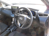 水平基調のインパネは運転者の広い視覚を確保しています。右左折時に歩行者の存在を気づきやすい工夫もされています。