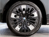 【BMWアロイホイル】軽量かつ強度に拘ったアロイホイル。走行性能ポテンシャルを引き出す設計。車の足元を引き締めてくれる大きなポイントはアロイホイルです。