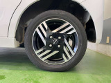 アルミホイールだけでも車のイメージがかなり変わりますね。