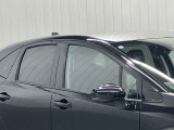 プラスチックバイザーがない分デザインもすっきり★洗車の時の窓拭きもラクラクです!
