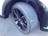 タイヤの残量は是非お車でご確認下さい。