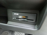 ここに ETC付いております。高速道路の料金所もスイスイ♪ ETCカードの申し込みは日産カードがおすすめ!!!「安心」「おトク」「便利」で皆さまのカーライフをサポートする特典満載のカードです。