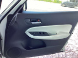 運転席ドアパネル収納