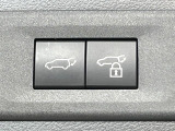 【パワーバックドア】スマートキーや運転席のボタンを押すだけでリアゲートが自動で開閉します!荷物を持っている時や、高い位置にあるバックドアを閉める際に便利な機能です♪
