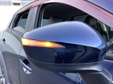 車両幅方向において最も外側にレイアウトされるので、第三者が視認しやすいドアミラーウィンカー!