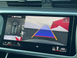 ●360度カメラ『車両の4つのカメラから得た映像を合成し、上空から眺めているような映像をモニターに映し出します。車両周辺の歩行者や障害物などの発見に役立ちます。』