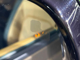 ブラインドスポットモニター ドライバーの死角に他の車を検知すると、ドアミラーの小さな警告灯が点灯。安全に車線を変更できます。ステアリングホイールを制御して衝突を回避するアシストをします。