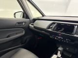 水平基調のインテリアパネルは運転席からの見晴らしをすっきりとさせてくれます。