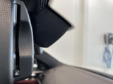 【ルームミラー一体型ETC】BMWといえばルームミラー一体型のETC。ドライバーから差し込めるかたちになっておりますので、差し忘れの際も慌てずにご利用いただけます。