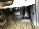 【運転席】アクセル、ブレーキはこのようになっております。